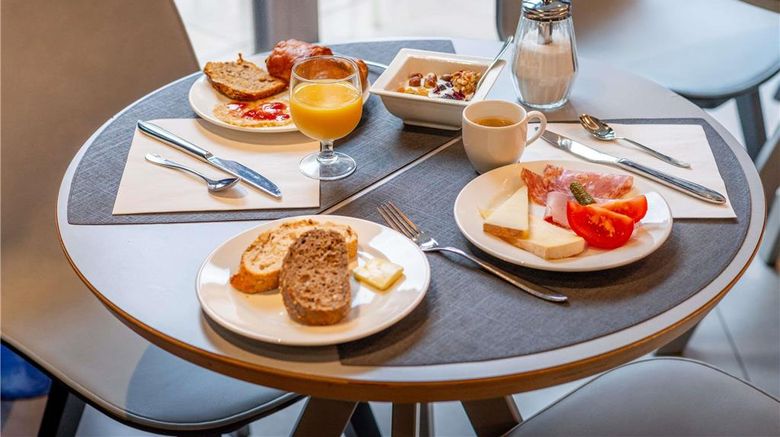 <b>Novotel Suites Colmar Centre Restaurant</b>. Images powered by <a href="https://iceportal.shijigroup.com/" title="IcePortal" target="_blank">IcePortal</a>.