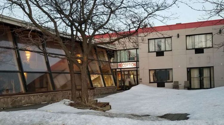 Baymont Inn & Suites Montreal Airport Exterior