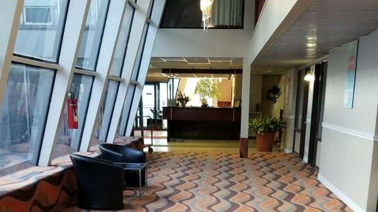 <b>Baymont Inn & Suites Montreal Airport Lobby</b>. Images powered by <a href="https://iceportal.shijigroup.com/" title="IcePortal" target="_blank">IcePortal</a>.