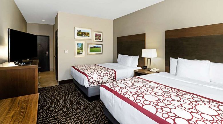 <b>La Quinta Inn & Suites Tuscaloosa Suite</b>. Images powered by <a href="https://iceportal.shijigroup.com/" title="IcePortal" target="_blank">IcePortal</a>.