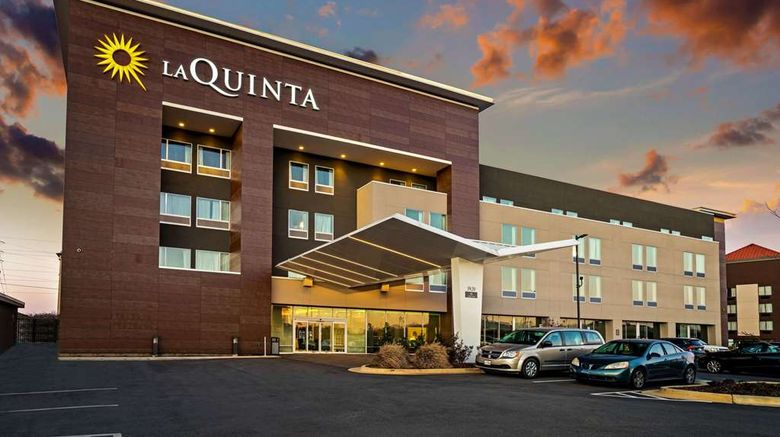 <b>La Quinta Inn & Suites Tuscaloosa Exterior</b>. Images powered by <a href="https://iceportal.shijigroup.com/" title="IcePortal" target="_blank">IcePortal</a>.