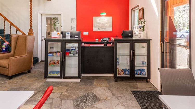 Econo Lodge Inn and Suites Lobby