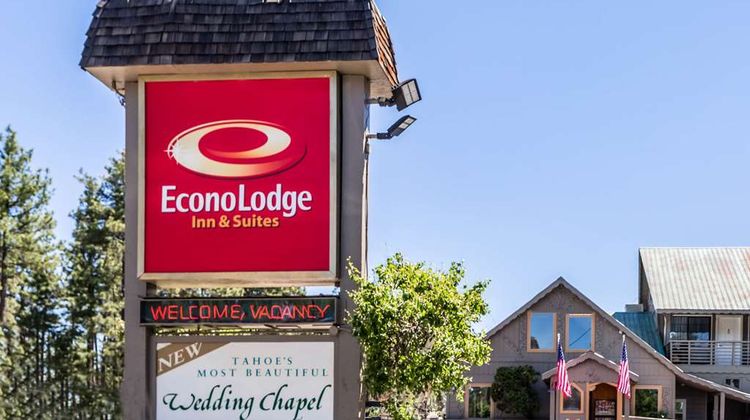 Econo Lodge Inn and Suites Exterior