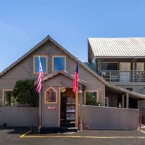 Econo Lodge Inn and Suites