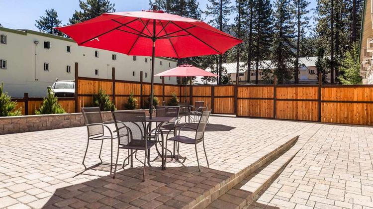 Econo Lodge Inn and Suites Pool
