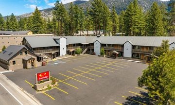 Econo Lodge Inn and Suites