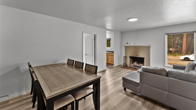 Econo Lodge Inn and Suites Room