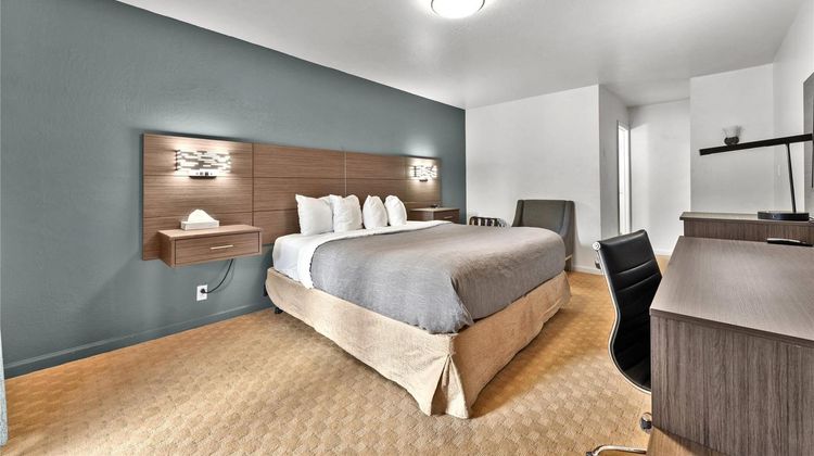Econo Lodge Inn and Suites Suite