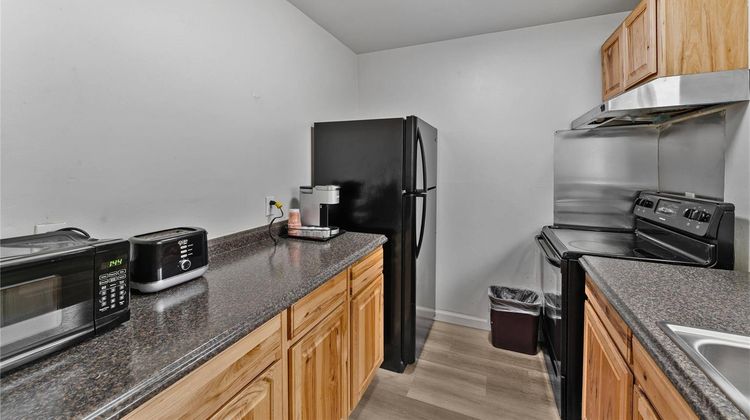 Econo Lodge Inn and Suites Room