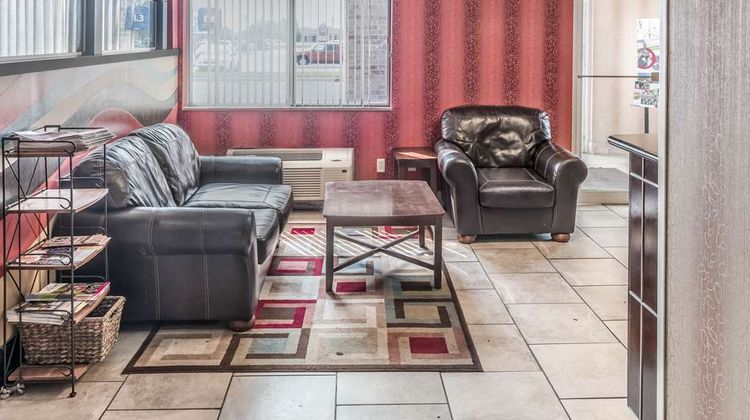 Quality Inn & Suites Mankato Lobby
