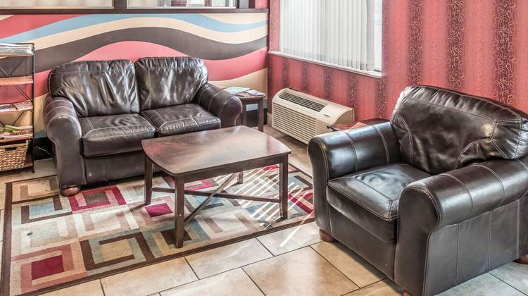 Quality Inn & Suites Mankato Lobby