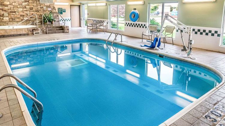 Quality Inn & Suites Mankato Pool