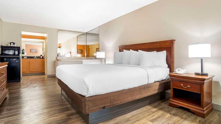 Econo Lodge Moss Point Suite