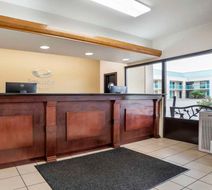 Econo Lodge Moss Point Lobby