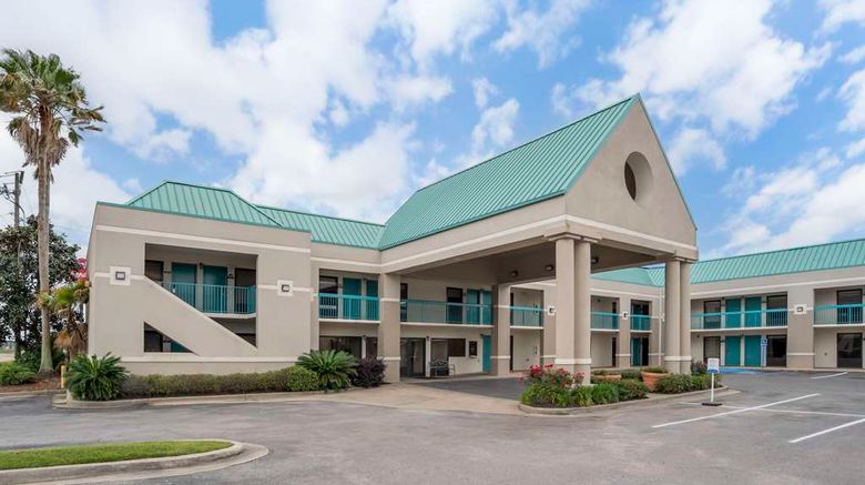 <b>Econo Lodge Moss Point Exterior</b>. Images powered by <a href="https://iceportal.shijigroup.com/" title="IcePortal" target="_blank">IcePortal</a>.