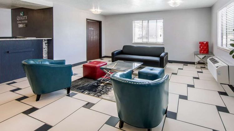 Quality Inn & Suites Lobby