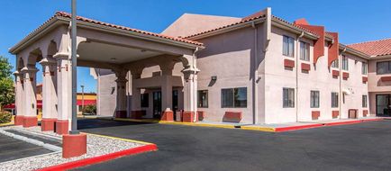 Quality Inn & Suites Exterior