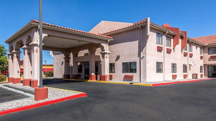 Quality Inn & Suites Exterior