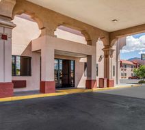 Quality Inn & Suites Exterior