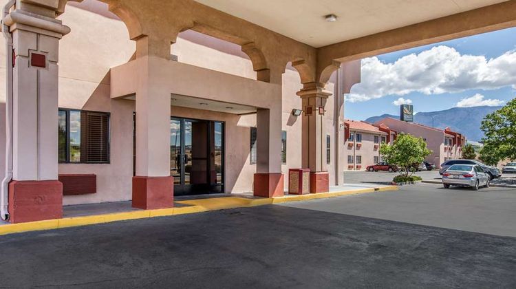 Quality Inn & Suites Exterior