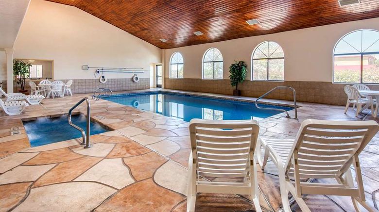 <b>Quality Inn & Suites Pool</b>. Images powered by <a href="https://iceportal.shijigroup.com/" title="IcePortal" target="_blank">IcePortal</a>.