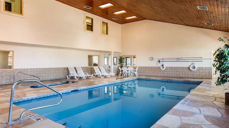 <b>Quality Inn & Suites Pool</b>. Images powered by <a href="https://iceportal.shijigroup.com/" title="IcePortal" target="_blank">IcePortal</a>.