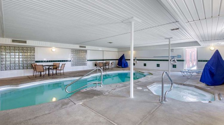 Quality Inn & Suites Clayton Pool