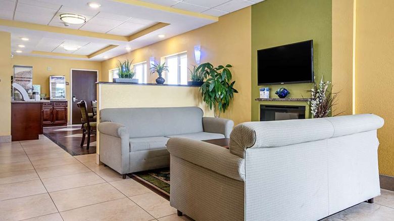 <b>Quality Inn & Suites Glenmont - Albany S Lobby</b>. Images powered by <a href="https://iceportal.shijigroup.com/" title="IcePortal" target="_blank">IcePortal</a>.