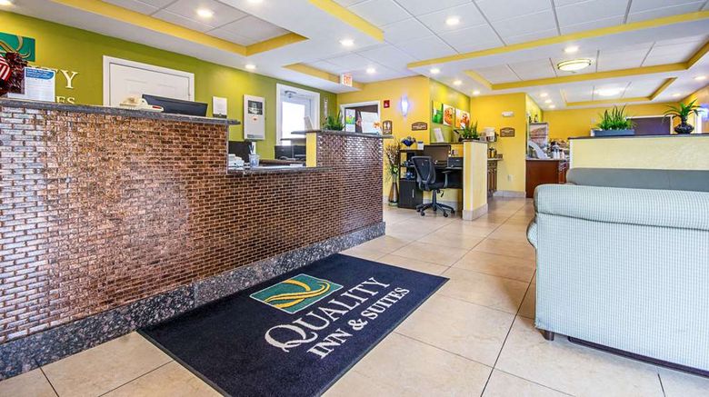 <b>Quality Inn & Suites Glenmont - Albany S Lobby</b>. Images powered by <a href="https://iceportal.shijigroup.com/" title="IcePortal" target="_blank">IcePortal</a>.