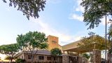 <b>Comfort Suites Dallas Exterior</b>. Images powered by <a href="https://iceportal.shijigroup.com/" title="IcePortal" target="_blank">IcePortal</a>.