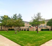 Comfort Suites Dallas Exterior