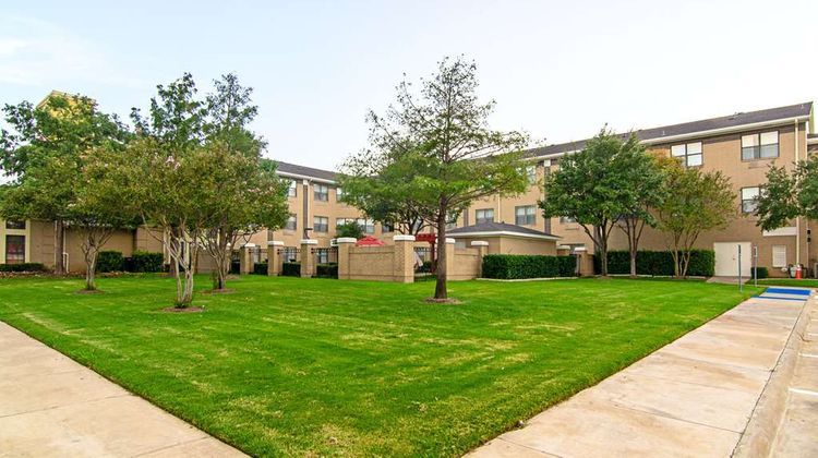 Comfort Suites Dallas Exterior