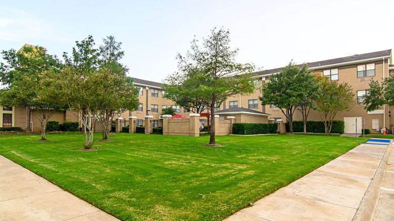 <b>Comfort Suites Dallas Exterior</b>. Images powered by <a href="https://iceportal.shijigroup.com/" title="IcePortal" target="_blank">IcePortal</a>.