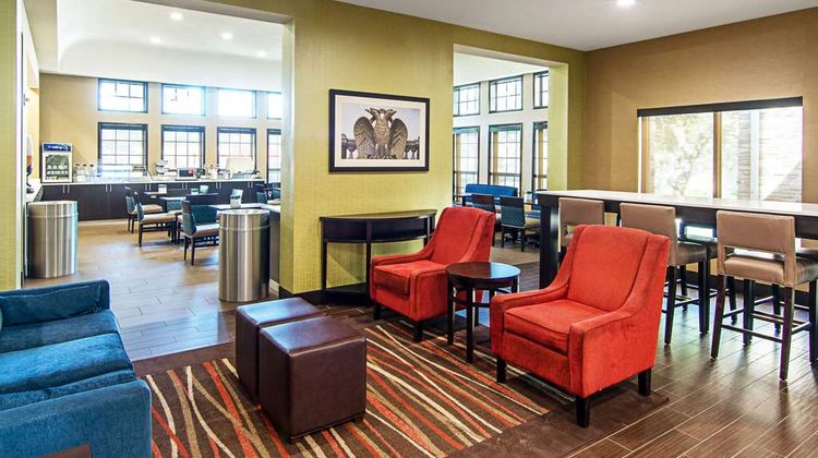 Comfort Suites Dallas Lobby
