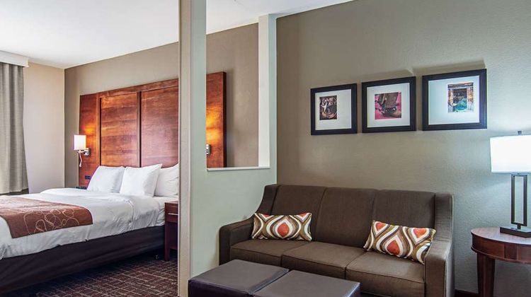 Comfort Suites Dallas Suite