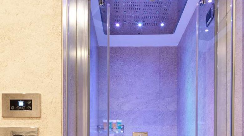 <b>Hotel Barocco Suite</b>. Images powered by <a href="https://iceportal.shijigroup.com/" title="IcePortal" target="_blank">IcePortal</a>.