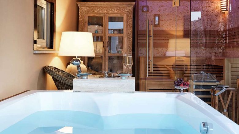 <b>Hotel Barocco Suite</b>. Images powered by <a href="https://iceportal.shijigroup.com/" title="IcePortal" target="_blank">IcePortal</a>.