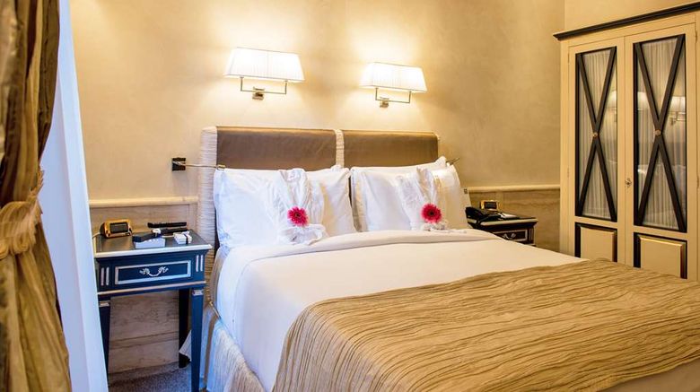 <b>Hotel Barocco Room</b>. Images powered by <a href="https://iceportal.shijigroup.com/" title="IcePortal" target="_blank">IcePortal</a>.
