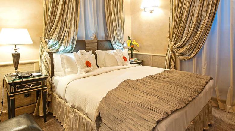 <b>Hotel Barocco Room</b>. Images powered by <a href="https://iceportal.shijigroup.com/" title="IcePortal" target="_blank">IcePortal</a>.