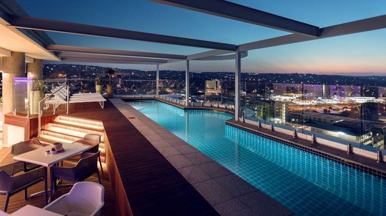 <b>The Maslow Time Square Pool</b>. Images powered by <a href="https://iceportal.shijigroup.com/" title="IcePortal" target="_blank">IcePortal</a>.
