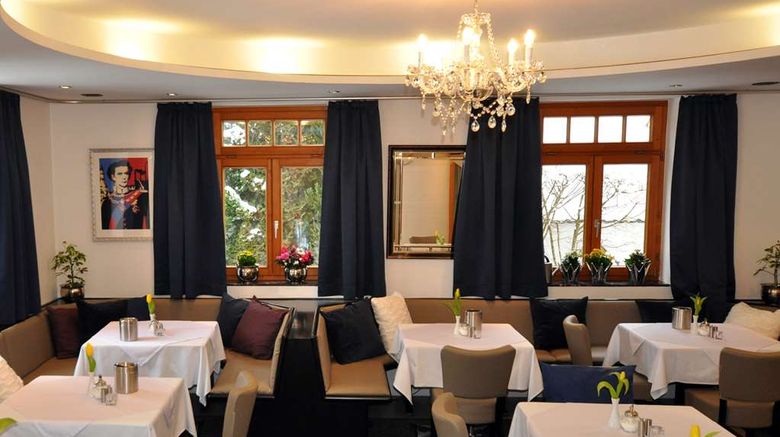 <b>Hotel Villa Waldperlach Lobby</b>. Images powered by <a href="https://iceportal.shijigroup.com/" title="IcePortal" target="_blank">IcePortal</a>.