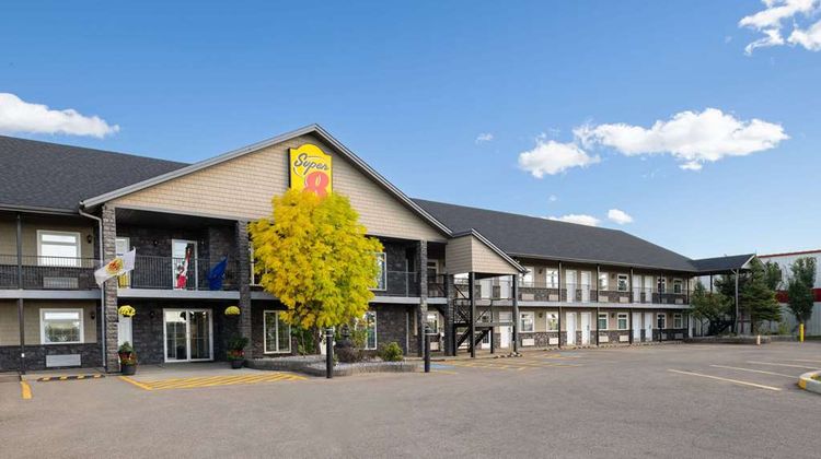 Super 8 by Wyndham Fort McMurray Exterior