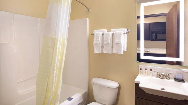 Hawthorn Suites by Wyndham St Robert Room