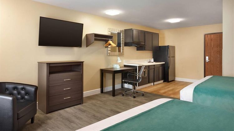 Hawthorn Suites by Wyndham St Robert Room