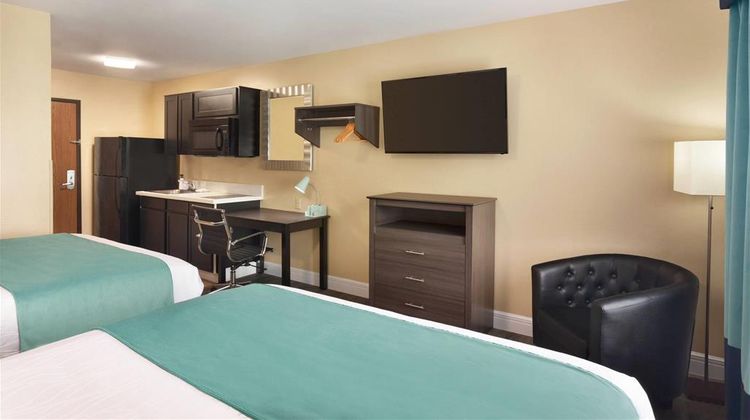 Hawthorn Suites by Wyndham St Robert Room