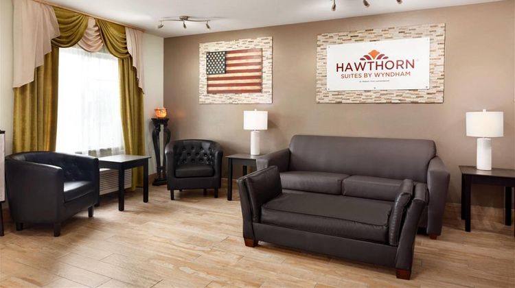 Hawthorn Suites by Wyndham St Robert Lobby