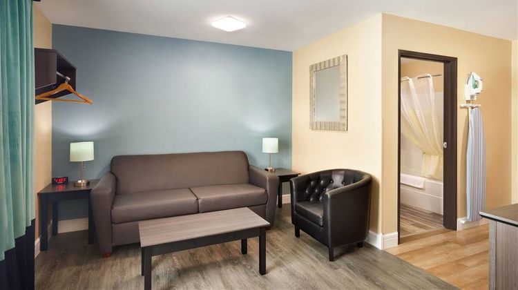 Hawthorn Suites by Wyndham St Robert Room