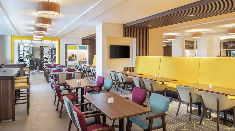 <b>Hampton by Hilton Dubai Airport Restaurant</b>. Images powered by <a href="https://iceportal.shijigroup.com/" title="IcePortal" target="_blank">IcePortal</a>.