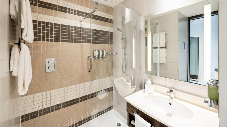 <b>Hampton by Hilton Dubai Airport Room</b>. Images powered by <a href="https://iceportal.shijigroup.com/" title="IcePortal" target="_blank">IcePortal</a>.