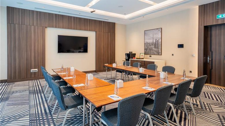<b>Hampton by Hilton Dubai Airport Meeting</b>. Images powered by <a href="https://iceportal.shijigroup.com/" title="IcePortal" target="_blank">IcePortal</a>.